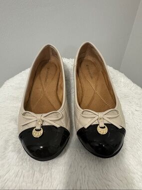 Naturalizer - cream/black toe flats s36